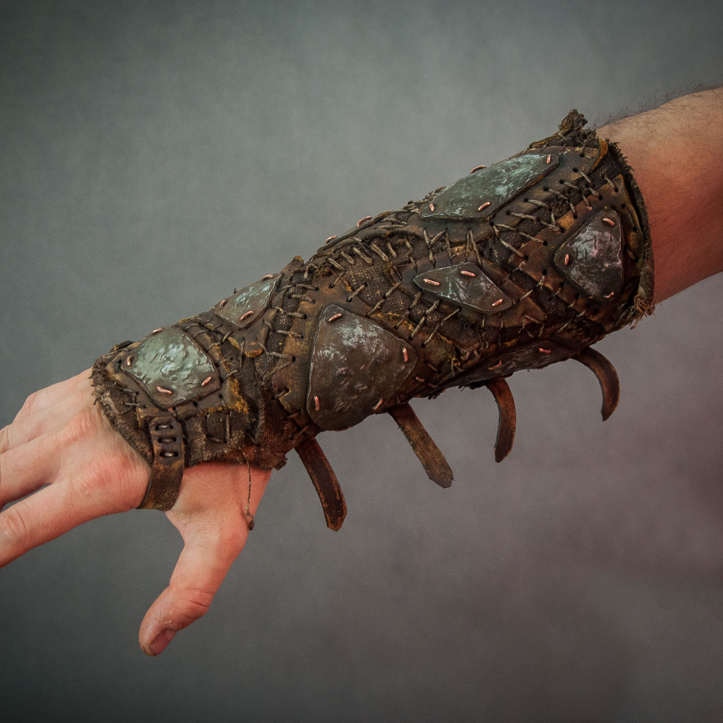 bracer-steel-scraps-postapocalyptic