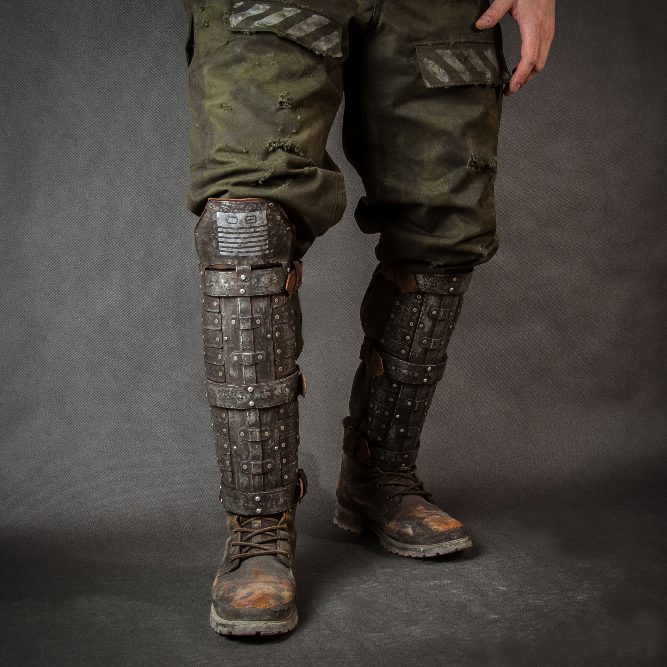 greaves-shinguards-armor-soldier