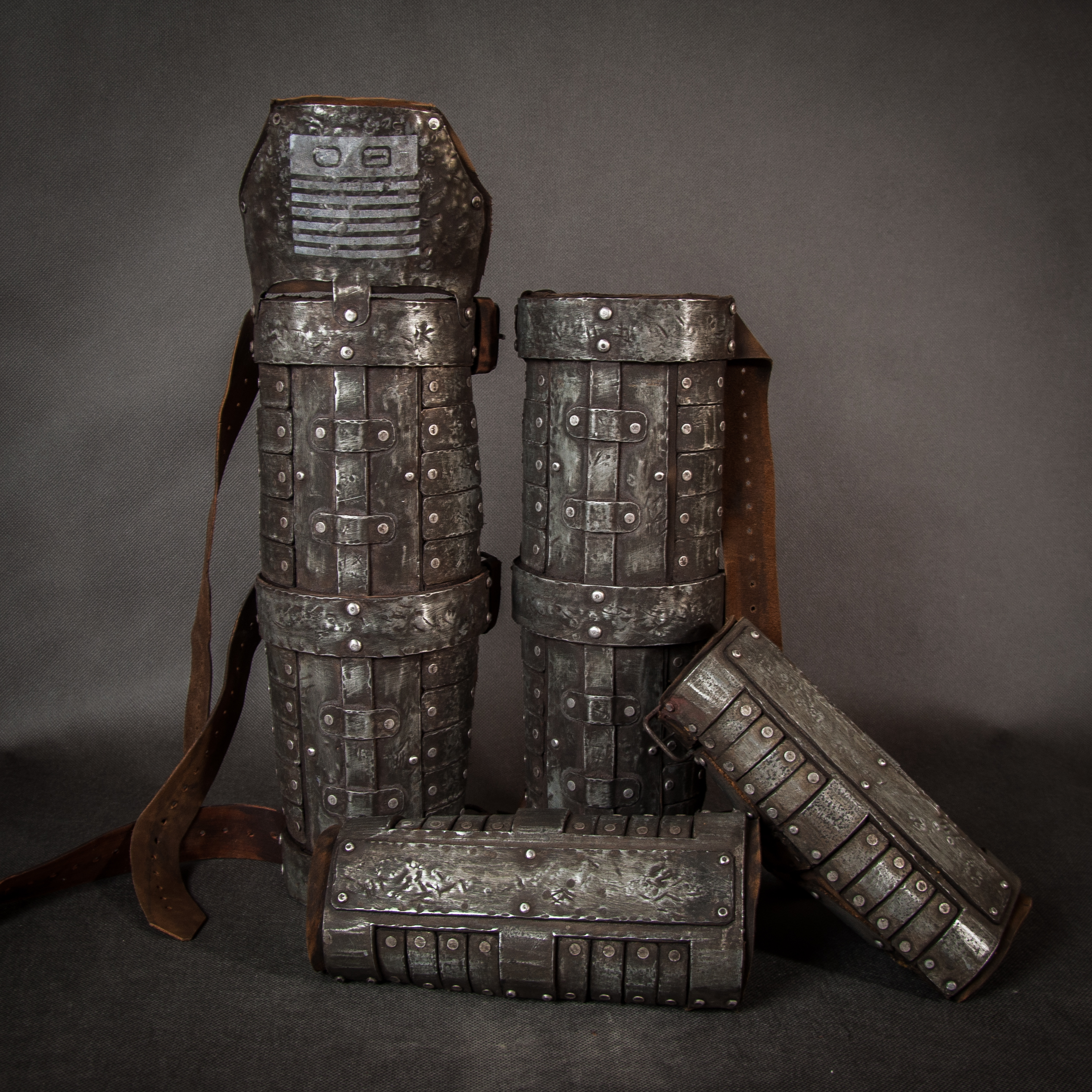 main-set-greaves-shinguards-armor-soldier