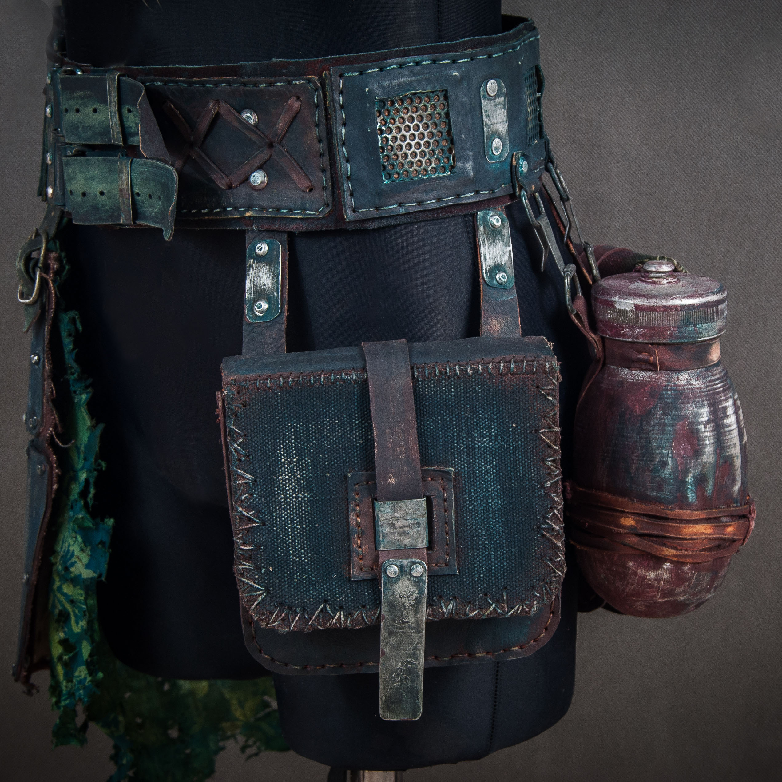 postapoc-belt-can-detail