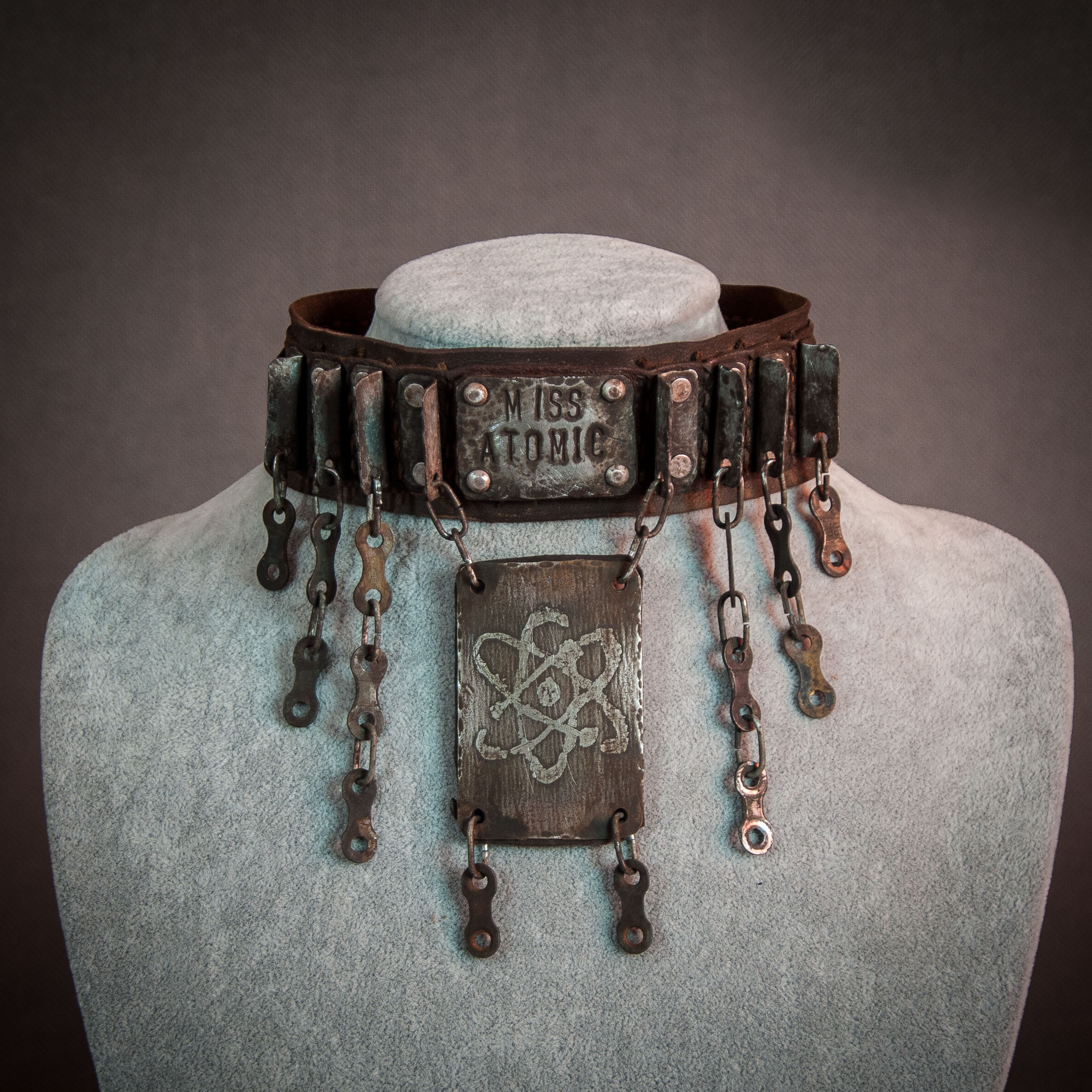 stell-atom-bomb-choker