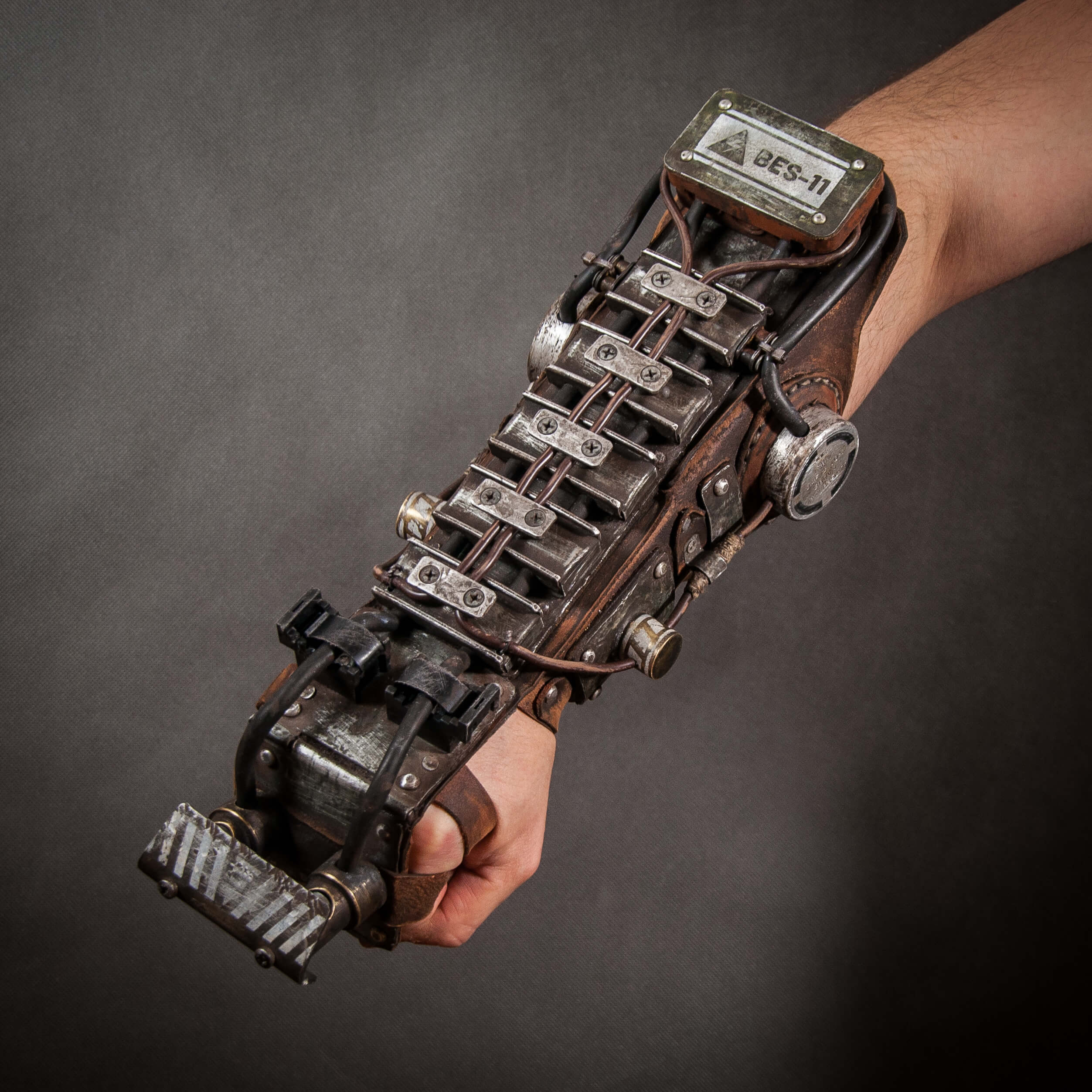 powerfist-mechanicarm-electronic-bracer